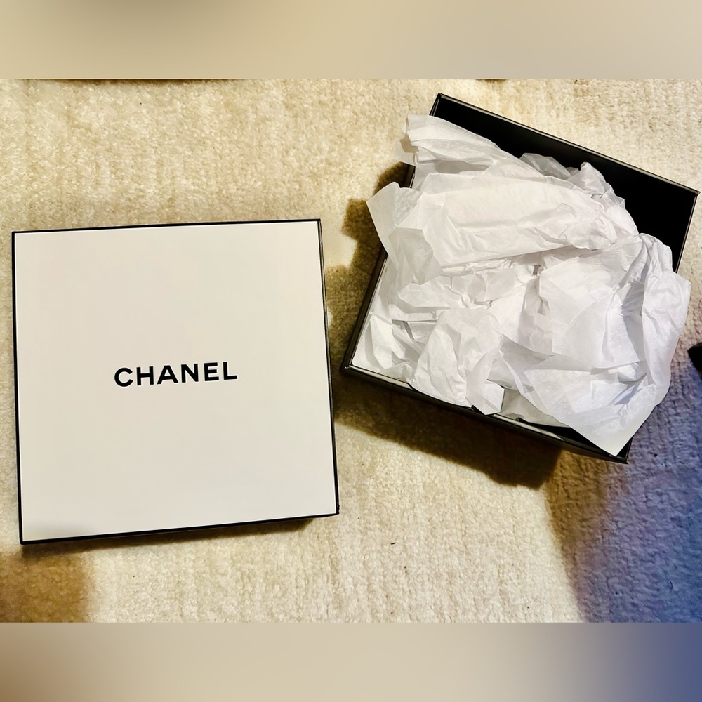 CHANEL Box - Picture 7 of 10